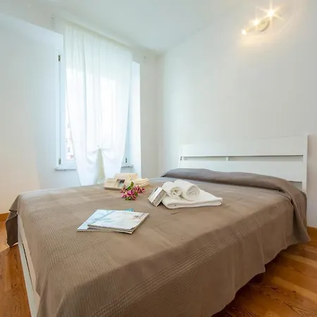 Savoia Schubert 0-23 Apartman