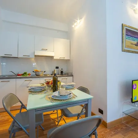Savoia Schubert 0-23 Apartman San Remo